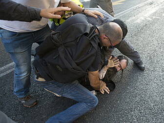 Six people stabbed at Jerusale...
